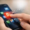 Удаление ненужного приложения со смартфона касанием пальца.